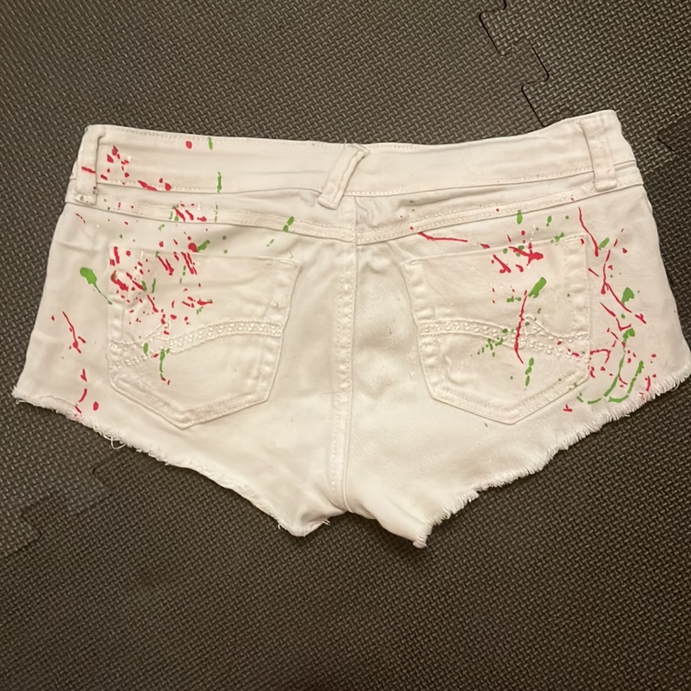 White Threads size 7 shorts